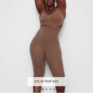 SKIMS SCULPTING LEGGING BELOW THE KNEE in OXIDE